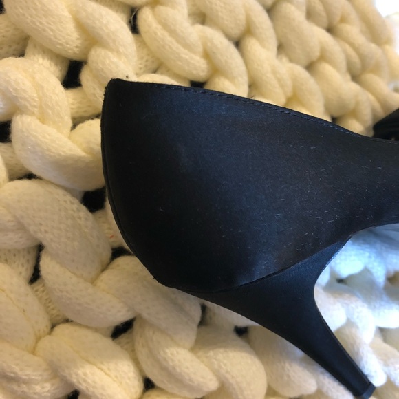 Bakers Peep Toe Bow Heels, 9 but fits like 8.5 - Picture 8 of 8